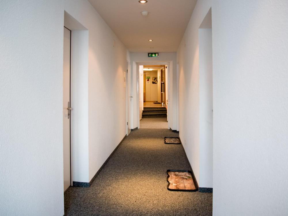 Hotel Restaurant Raben Linthal Exterior photo