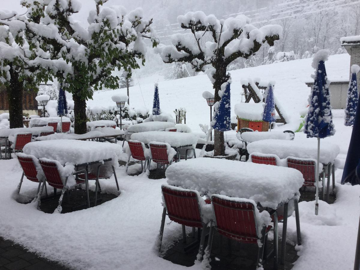 Hotel Restaurant Raben Linthal Exterior photo