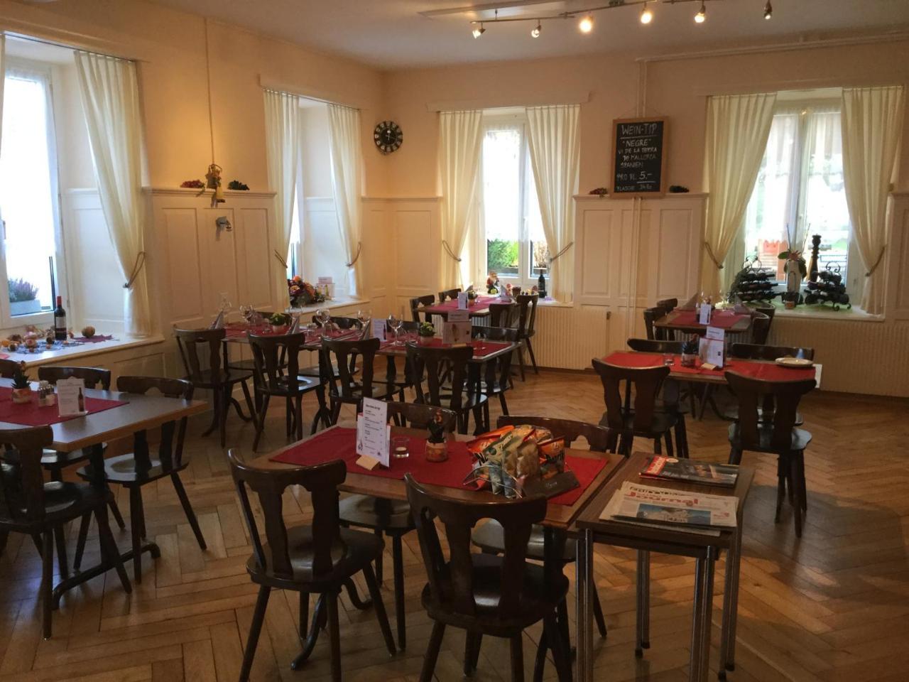 Hotel Restaurant Raben Linthal Exterior photo