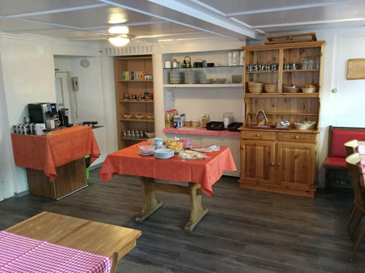 Hotel Restaurant Raben Linthal Exterior photo
